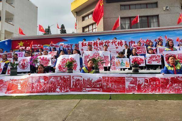 向上跳的香蕉